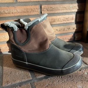 Keen Women’s Elsa Chelsea Waterproof Boot Size 39